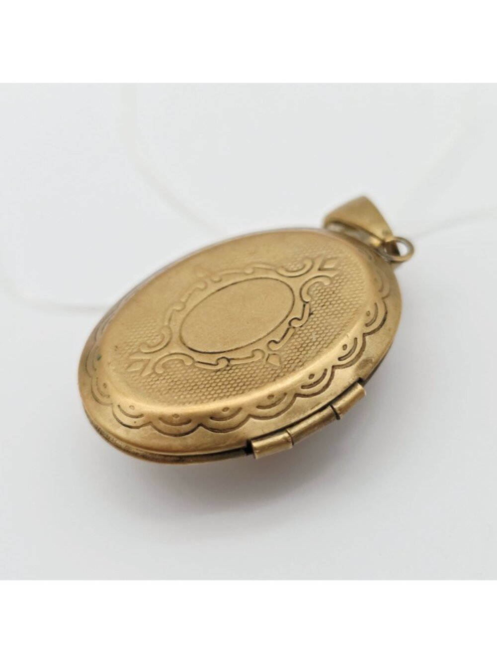Vintage Antique Oval Brass Locket Pendant Victorian Portrait Insert Hinged - Picture 10 of 10